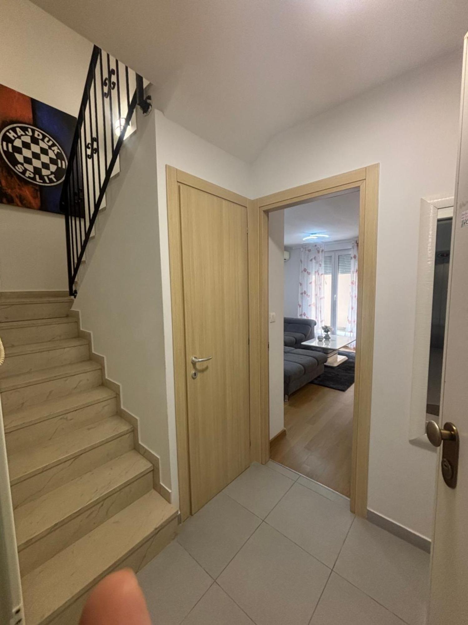 Apartment Dalmatinos Split Znjan Bagian luar foto